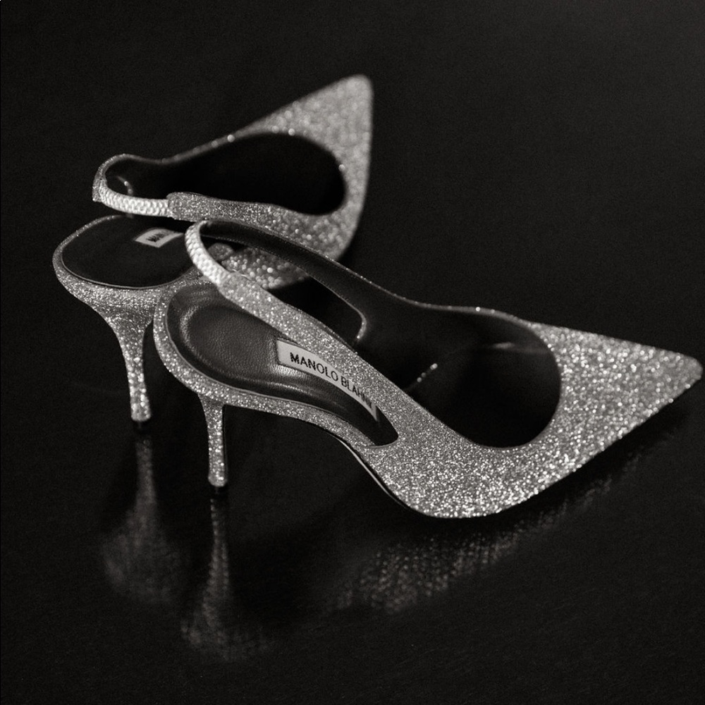 NWT Manolo Blahnik Silver Sparkle Pumps